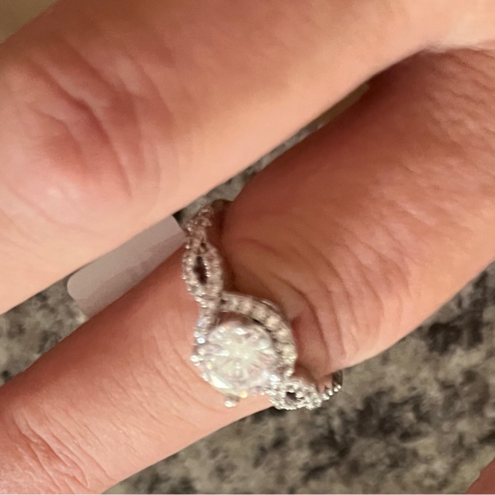 Bnwt 925 silver ring (charmed aroma)